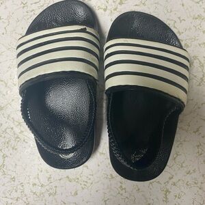 Little kid slip on sandals